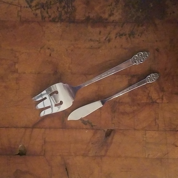 Oneidacraft Deluxe Stainless Butter Knife and Meat Fork  2 piece - Picture 2 of 4